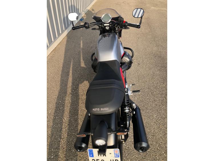 MOTO GUZZI V7